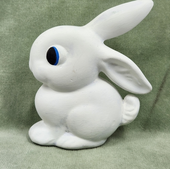 Vintage Painted 4.5" Ceramic Big Eyed Easter Bunny Decoration Matte Ceramic - Picture 3 of 10